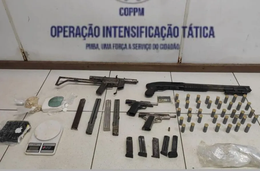 Armas foram apreendidas com o grupo criminoso