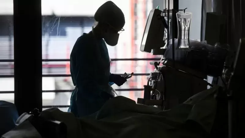 Leitos de enfermaria têm 56% de ocupação e os de UTI, 71%