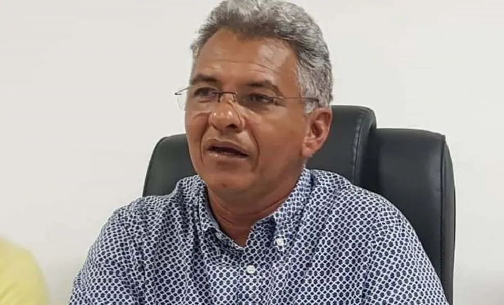 Prefeito de Simões Filho, Dinha Tolentino (MDB)