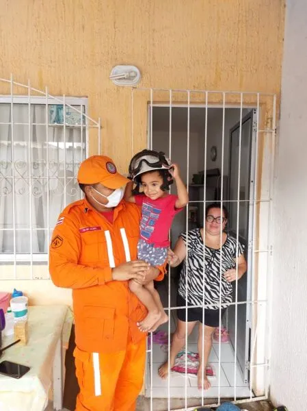 Em casos de situações como essa, os bombeiros militares podem ser chamados através da central 193