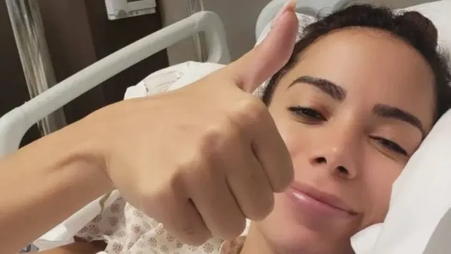 Segundo o comunicado, ela passou por procedimento minimamente invasivo que durou cerca de quatro horas