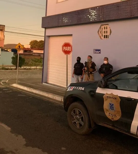 As residências alvos da operação são de investigados pelos crimes de tráfico de drogas e associação para o tráfico