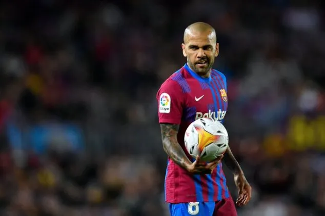 Dani Alves é o atleta com mais títulos do futebol, sendo 43 ao todo