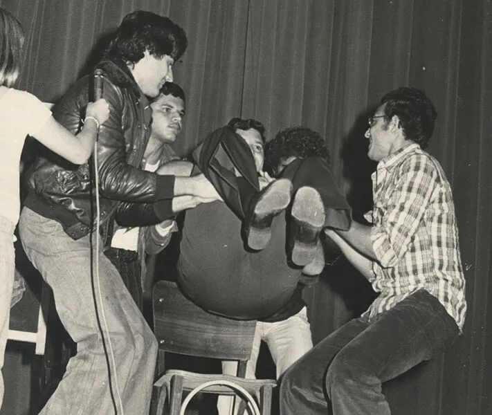 No TCA, Uri Geller fez número de levitação com ajuda do público. Data: 31/8/1976