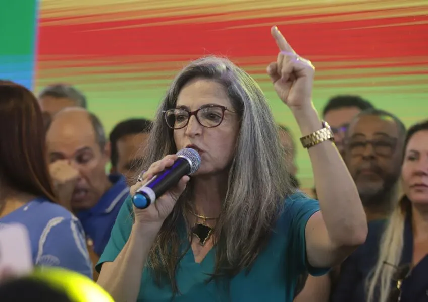 Médica discursou para os presentes e lembrou gestão da saúde em Porto Seguro