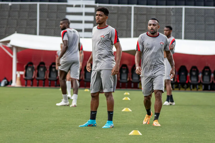 Organização tática e jogadas de bola parada também foram foco para a equipe de João Burse