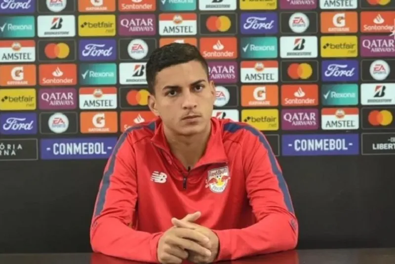 Jogador foi conduzido à cadeia pública de Piracaia, em São Paulo