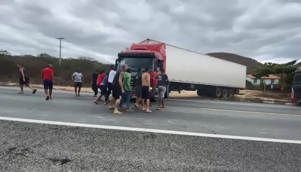 Incidente foi causado por problema mecânico no veículo