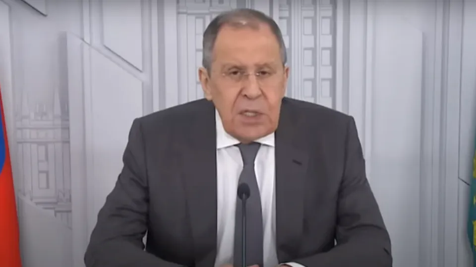 Ministro das Relações Exteriores da Rússia, , Serguei Lavrov, afirmou que Putin quer derrubar o "regime inaceitável" da Ucrânia