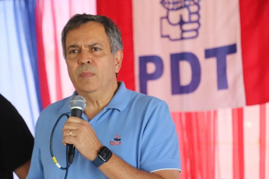 O ato foi convocado pelo presidente do PDT no estado, Félix Mendonça Júnior