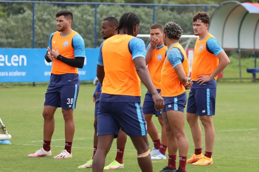 Elenco também participou de treino tático e finalizações