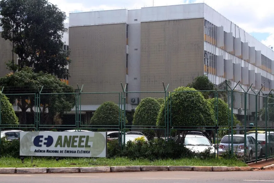 Cada dia fica mais visível as ações da Aneel em favor 
dos grupos econômicos monopolistas