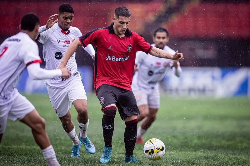 Ruan Nascimento e Ronaldo marcaram para o Vitória