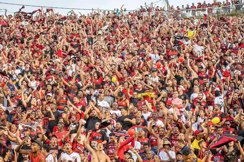 Para abrir espaço para mais torcedores, clube anunciou a remoção da grade no setor Rubi do estádio