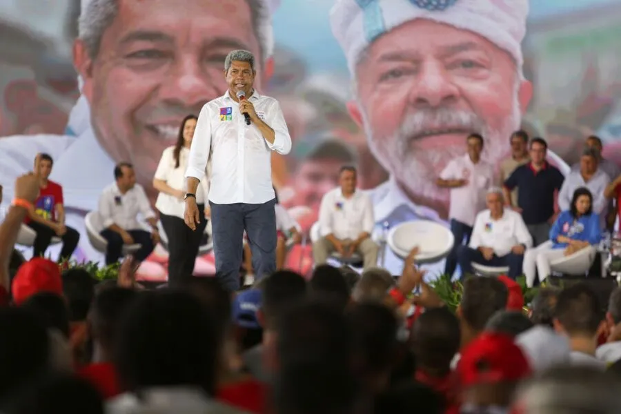 Jerônimo Rodrigues discursa na convenção que o oficializou como candidato