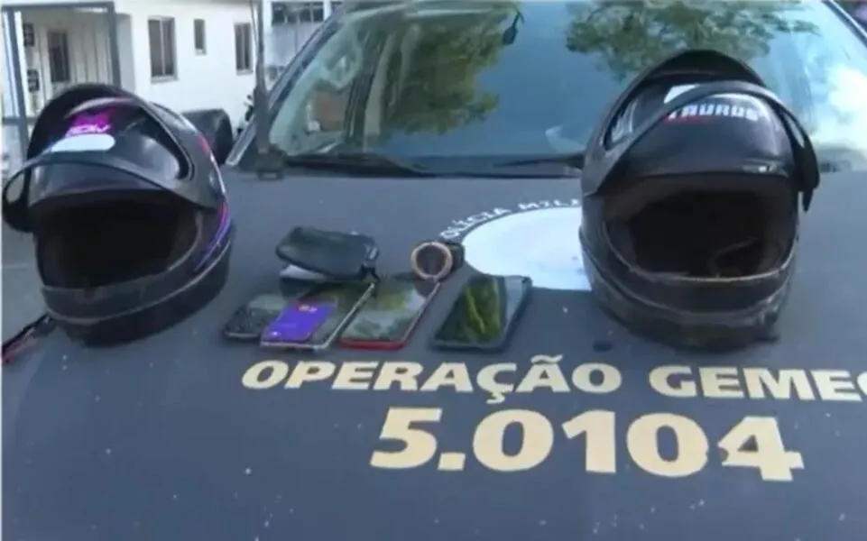 Dupla suspeita foi atingida durante a troca de tiros e não resistiu