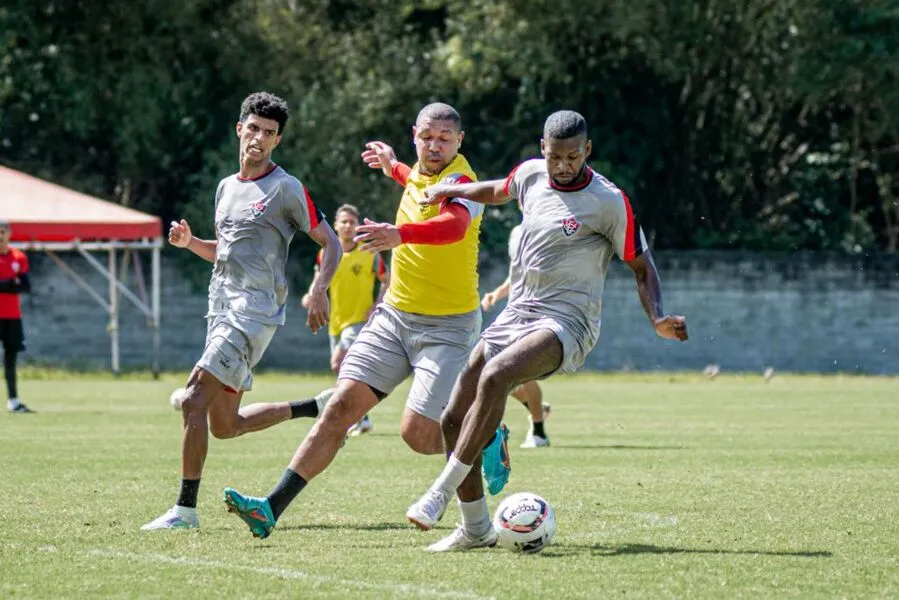 Elenco de transição venceu por 3 a 1, com gols de Alisson Santos (duas vezes) e Rodrigão, enquanto Hítalo descontou