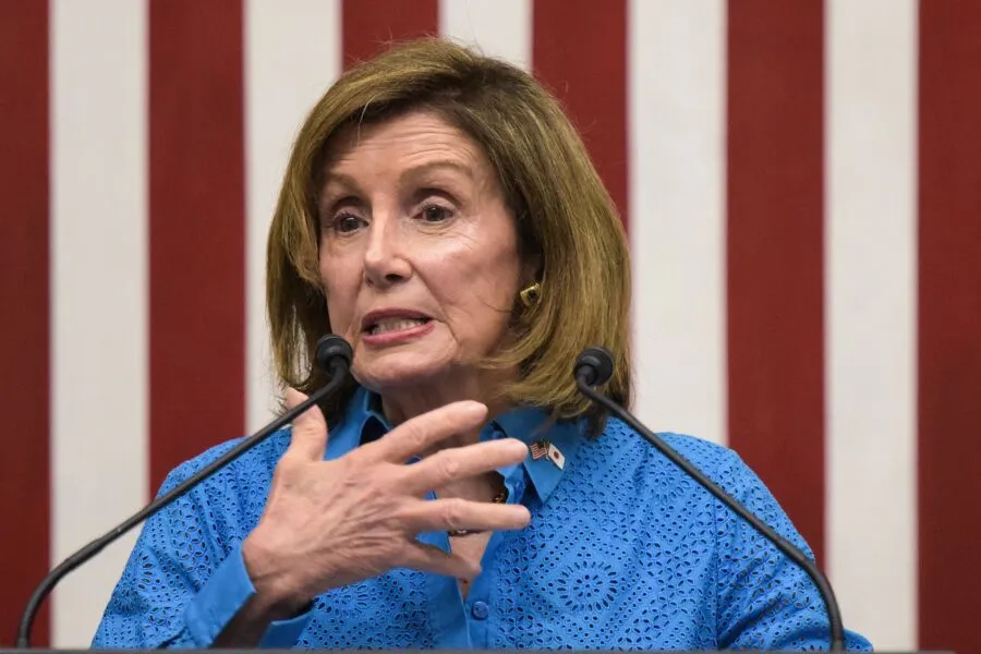 a presidente da Câmara de Representantes dos Estados Unidos, Nancy Pelosi visitou Taiwan