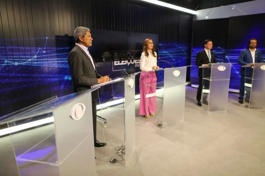 Primeiro bloco do debate da Band, que acontece neste domingo, 7, os candidatos tinham que escolher uma área para falar