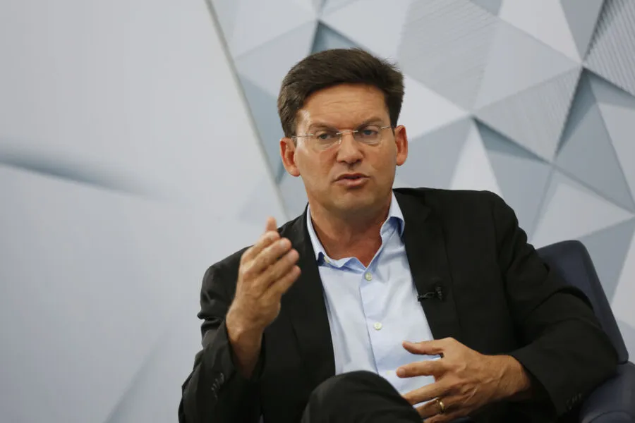 "Ele [Zé Ronaldo] experimentou da pior maneira possível, conseguiu enxergar o caráter de ACM Neto, que mostrou mais uma vez a sua principal face", disse João Roma