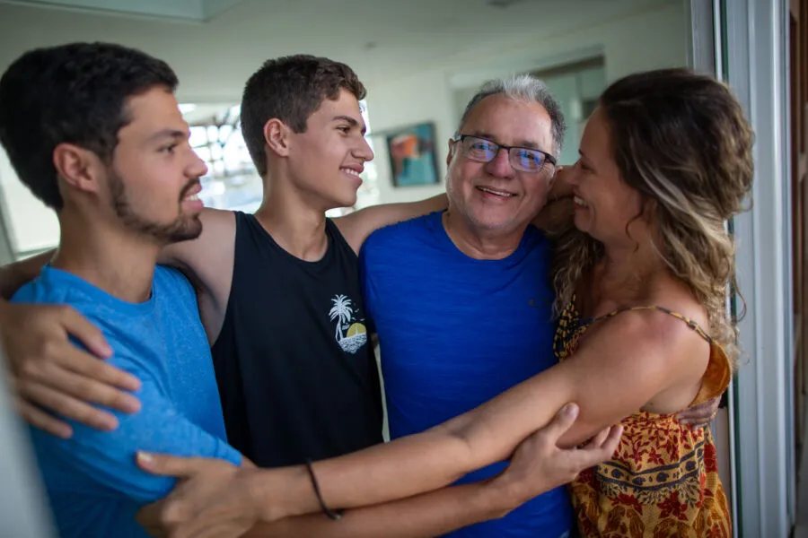 Engenheiro e musicista,  Ricardo  tem 71 anos e  vive uma experiência diferente com os filhos bem mais jovens