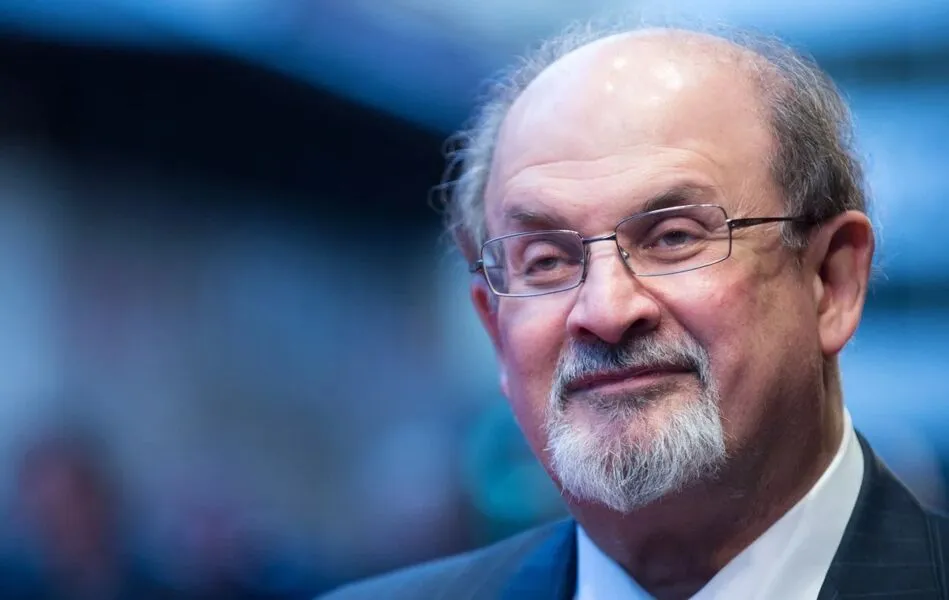 Rushdie tem 75 anos e é jurado de morte pelo Irã desde 1980 por causa de seus escritos