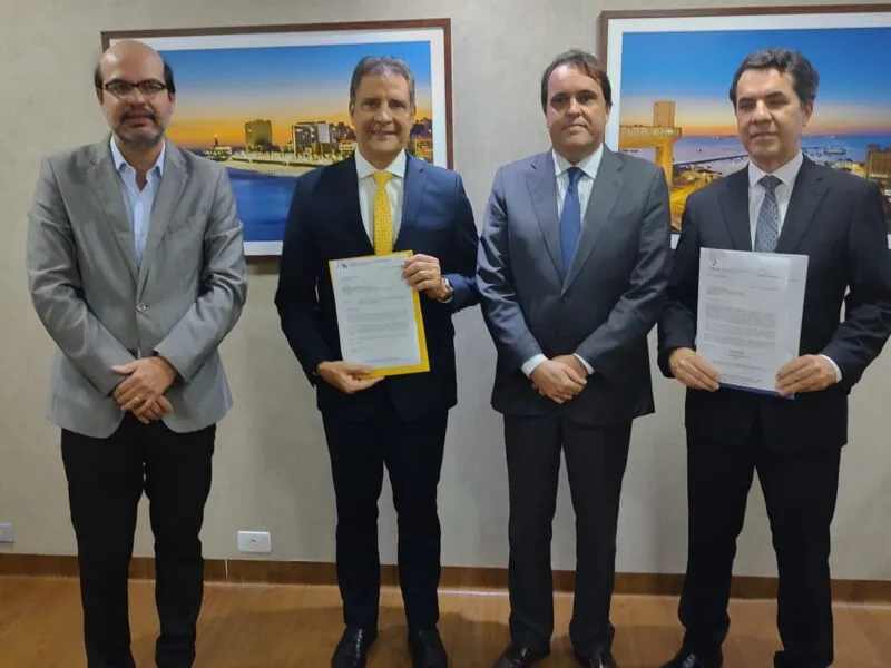 Gildásio Penedo Filho, onselheiro-corregedor do TCE-BA, Marcus Presidio, presidente do TCE-BA, desembargador Roberto Maynard Frank, presidente do TRE-BA, e Plínio Carneiro Filho, presidente do TCM-BA, durante reunião na noite desta segunda-feira, 15