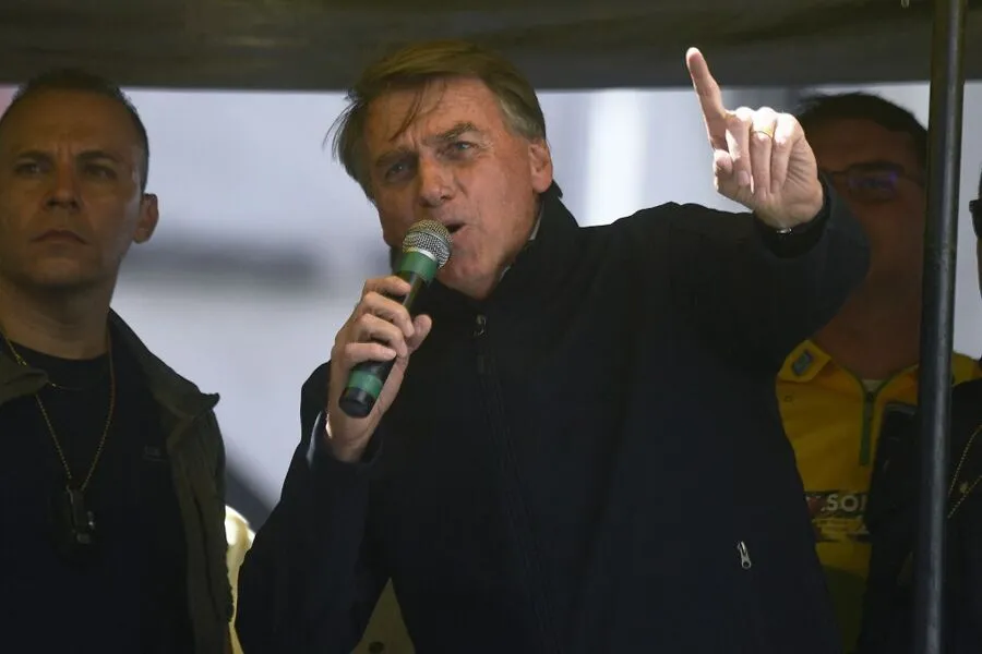 Bolsonaro discursa durante lançamento de campanha em Minas Gerais