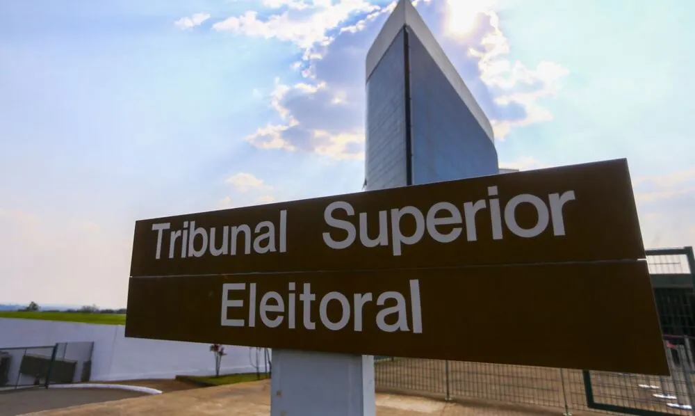 A Justiça Eleitoral é responsável por julgar os pedidos de registro e efetivar as candidaturas
