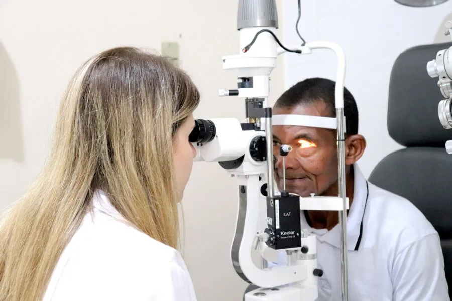 A visão embaçada é um dos principais sintomas da doença