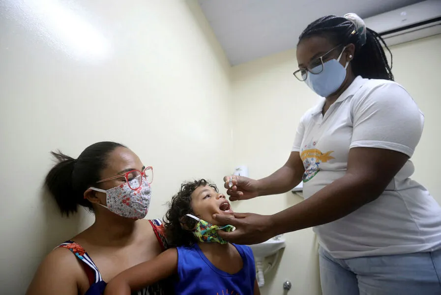 As crianças menores de 6 anos atendidas na rede de saúde do município são o público-alvo