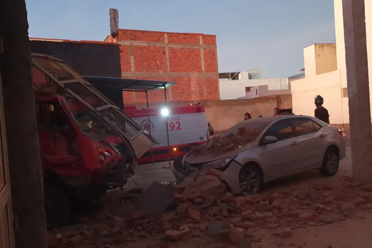 Condutor não possui habilitação e estava com CLRV  vencido