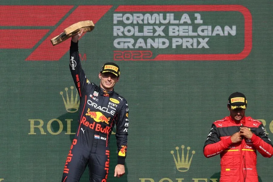 Verstappen lidera o campeonato