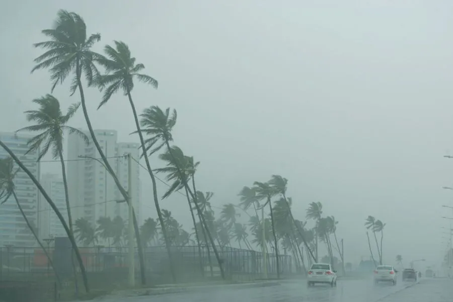 Frente fria vinda da região Sul atua em Salvador