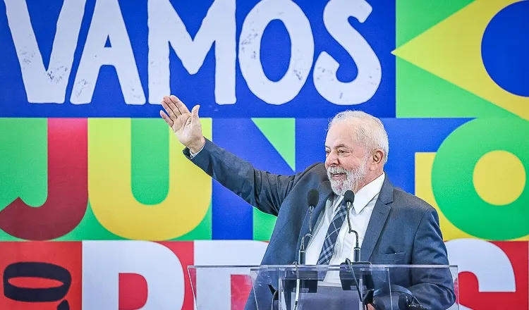 Lula está atrás de Bolsonaro na preferência entre evangélicos