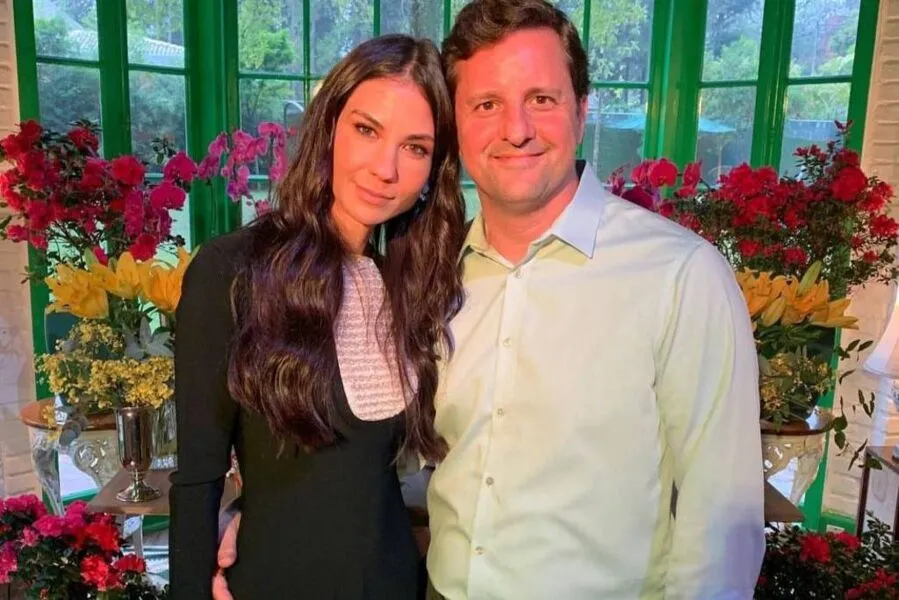 Amanda Klein recebeu apoio do marido após constrangimento durante entrevistqa com Bolsonaro