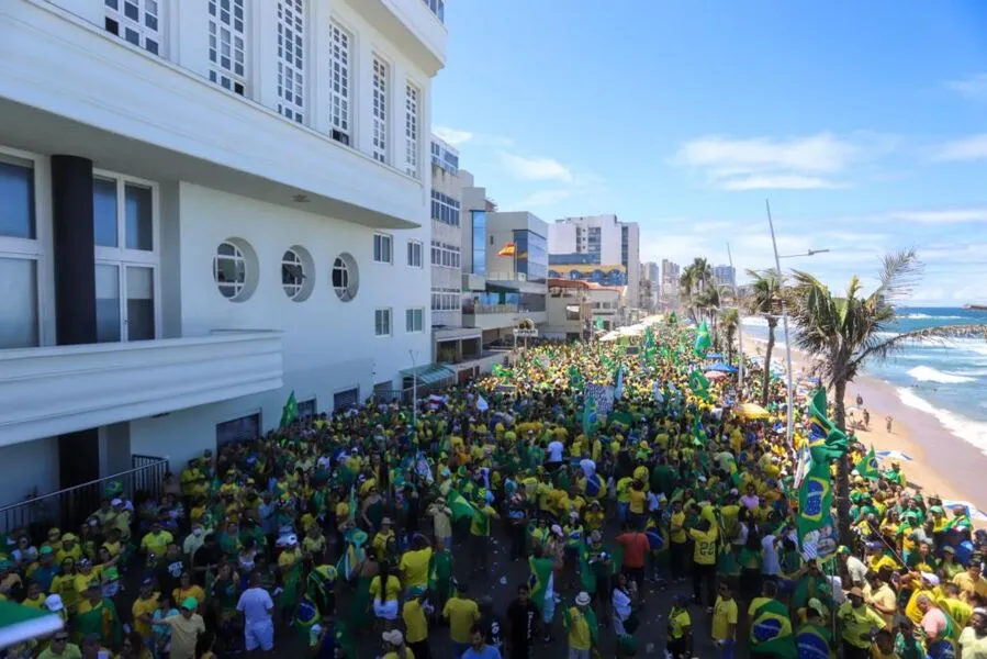 Imagem ilustrativa da imagem Apoiadores de Bolsonaro fazem ato eleitoral no Farol da Barra