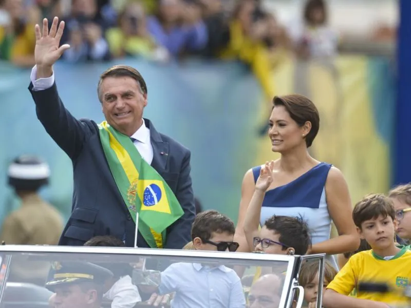 O presidente Jair Bolsonaro e a primeira-dama, Michelle Bolsonaro, durante desfile cívico-militar do 7 de Setembro