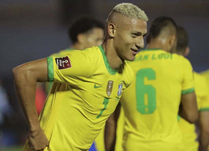 Richarlison em ação com a Amarelinha