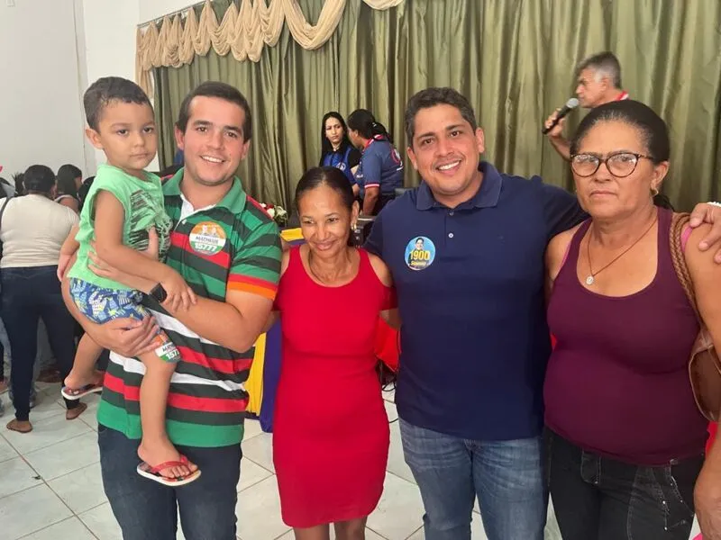 Matheus de Geraldo Júnior (MDB) e vereador Sidninho (Podemos) em reunião com comunidade de pescadores.