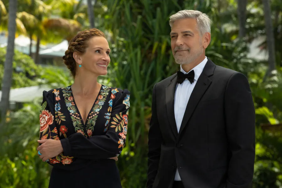 Julia e Clooney estão afinados nesta comédia romântica despretensiosa e previsível, mas que cumpre o papel de divertir o público