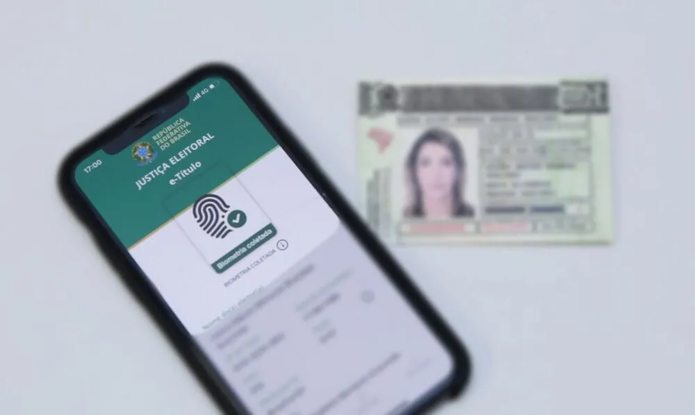 As pessoas aptas a votar podem apresentar qualquer documento  oficial com foto