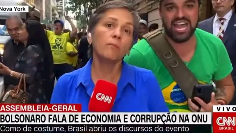 Bolsonaristas invadiram a tela e gritaram termos como "CNN lixo"