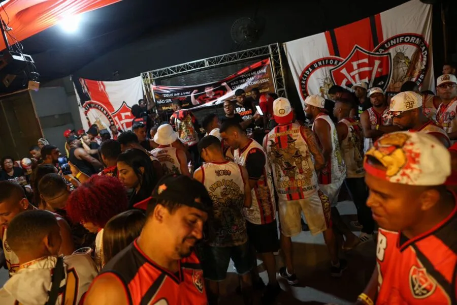 Alguns ex-atletas e também jogadores do atual elenco rubro-negro marcaram presença no local