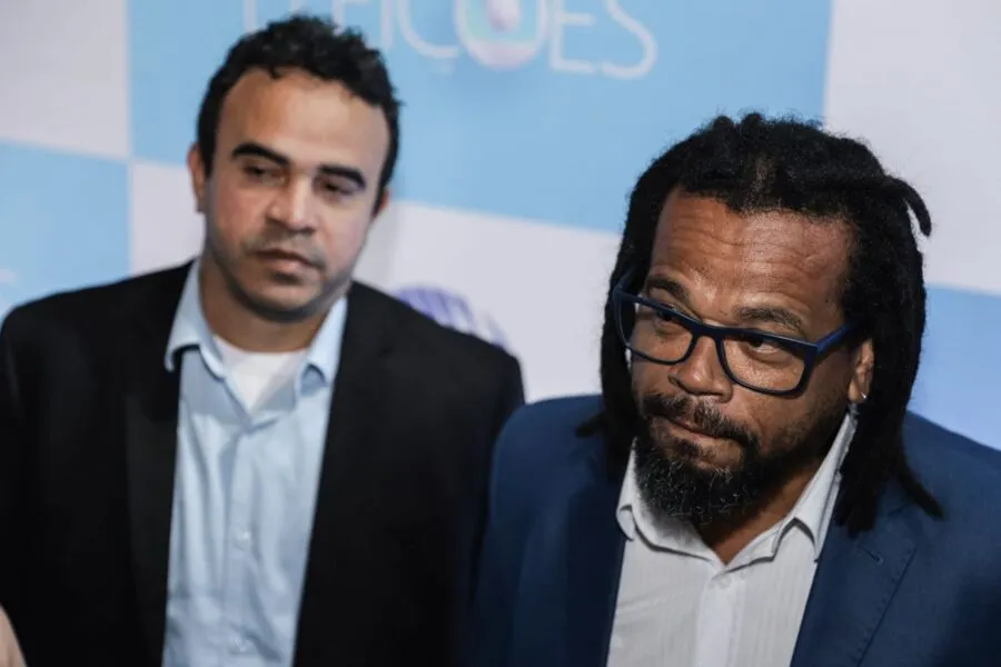 Kleber Rosa (PSOL), à direita, diz que ACM Neto deve explicações sobre suas propostas