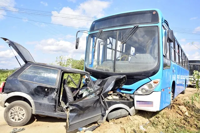 Motorista  do ônibus e estudantes não tiveram ferimentos