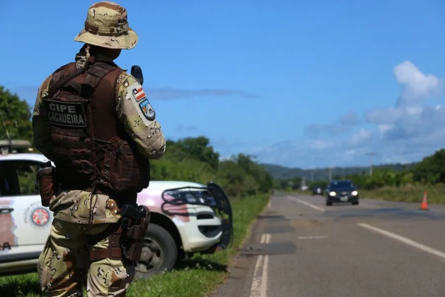 Buscas foram iniciadas na tarde desta terça-feira, 27, após Secretaria de Administração Prisional (Seap) relatar que o detento violou o equipamento, logo após ser liberado do Complexo Penitenciário de Lauro de Freitas