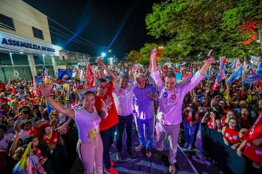 Jerônimo estava acompanhado do governador Rui Costa (PT), do senador Otto Alencar (PSD) e do prefeito de Santo Estevão, Rogério Costa (PT)