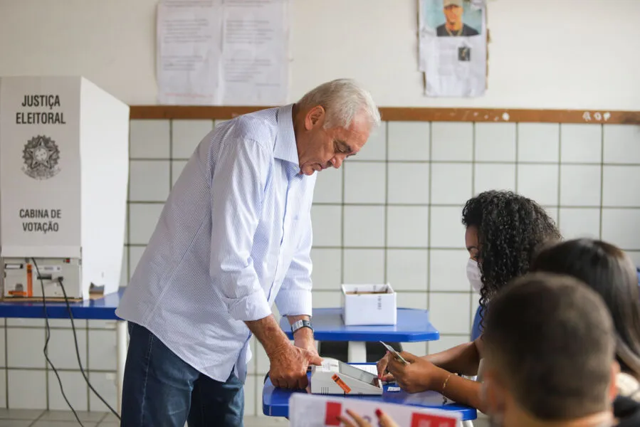 O senador reeleito aproveitou para atacar as táticas de campanha bolsonaristas