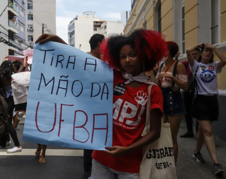 Corte de verbas causou revolta entre estudantes e professores da Ufba